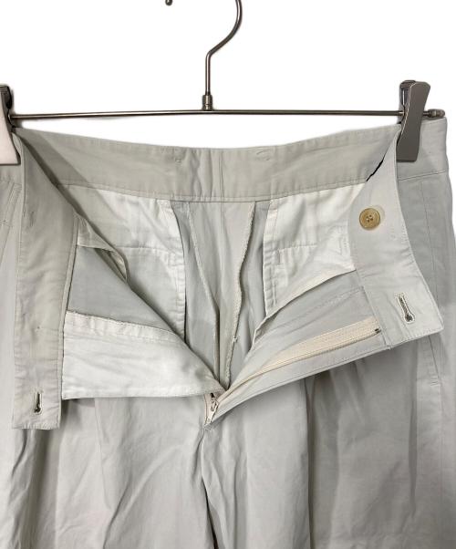 ISSEY MIYAKE（イッセイミヤケ）ISSEY MIYAKE (イッセイミヤケ) 2タックパンツ ホワイト サイズ:Mの古着・服飾アイテム