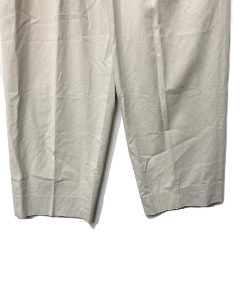 ISSEY MIYAKE（イッセイミヤケ）ISSEY MIYAKE (イッセイミヤケ) 2タックパンツ ホワイト サイズ:Mの古着・服飾アイテム