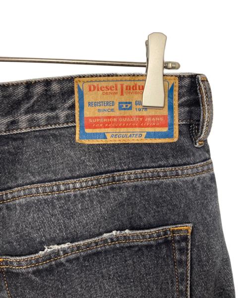 DIESEL（ディーゼル）DIESEL (ディーゼル) RELAXED JEANS D-RISE ブラック サイズ:28 実寸参照の古着・服飾アイテム