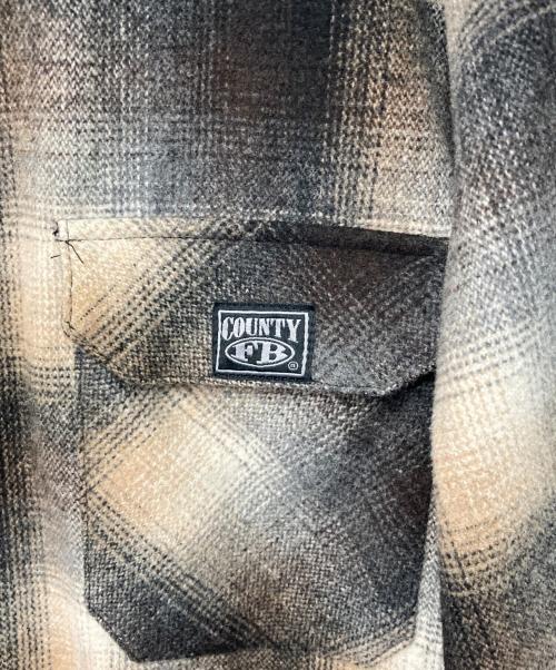 FB COUNTY（エフビーカウンティー）FB COUNTY (エフビーカウンティー) オンブレチェックシャツジャケット ベージュ×ブラウン サイズ:Ｍの古着・服飾アイテム