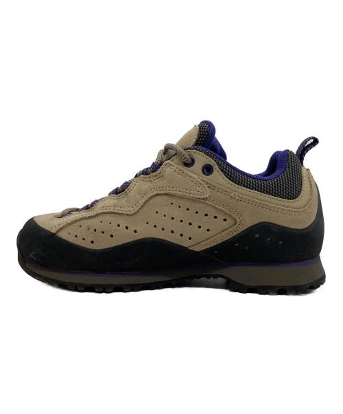 mont-bell（モンベル）mont-bell (モンベル) トレッキングシューズ ベージュ×パープル サイズ:JPN23.5/US-W6.5/UK4.5/EUR37.5の古着・服飾アイテム