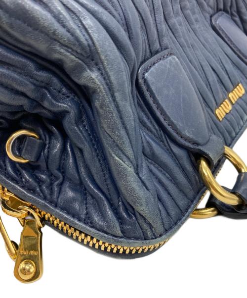 MIU MIU（ミュウミュウ）MIU MIU (ミュウミュウ) マテラッセ 2WAYショルダーバッグ ネイビーの古着・服飾アイテム