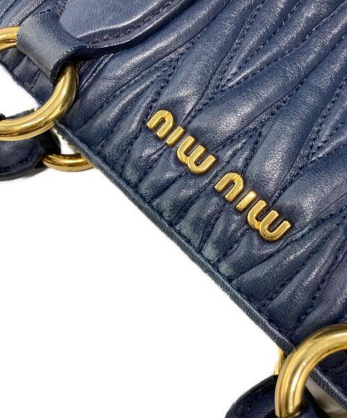 MIU MIU（ミュウミュウ）MIU MIU (ミュウミュウ) マテラッセ 2WAYショルダーバッグ ネイビーの古着・服飾アイテム
