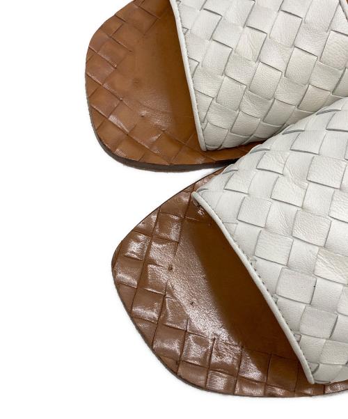 BOTTEGA VENETA（ボッテガベネタ）BOTTEGA VENETA (ボッテガベネタ) イントレチャートストラップサンダル ベージュ サイズ:35の古着・服飾アイテム