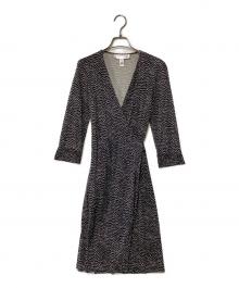 DIANE VON FURSTENBERG（ダイアンフォンファステンバーグ）の古着「総柄カシュクールワンピース」｜ネイビー