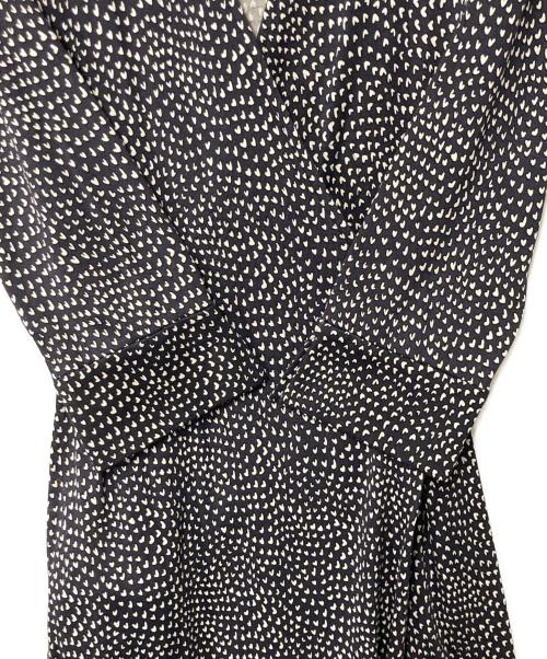 DIANE VON FURSTENBERG（ダイアンフォンファステンバーグ）DIANE VON FURSTENBERG (ダイアンフォンファステンバーグ) 総柄カシュクールワンピース ネイビーの古着・服飾アイテム