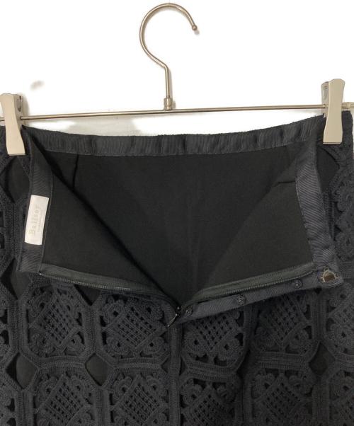 BALLSEY（ボールジィ）BALLSEY (ボールジィ) スクエアモチーフエンブロイダリー Iラインミディスカート ブラック サイズ:36の古着・服飾アイテム