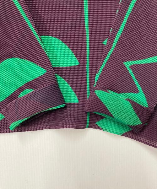 me ISSEY MIYAKE（ミーイッセイ ミヤケ）me ISSEY MIYAKE (ミーイッセイ ミヤケ) ハイネックプリーツ長袖カットソー グリーン×パープル サイズ:Freeの古着・服飾アイテム