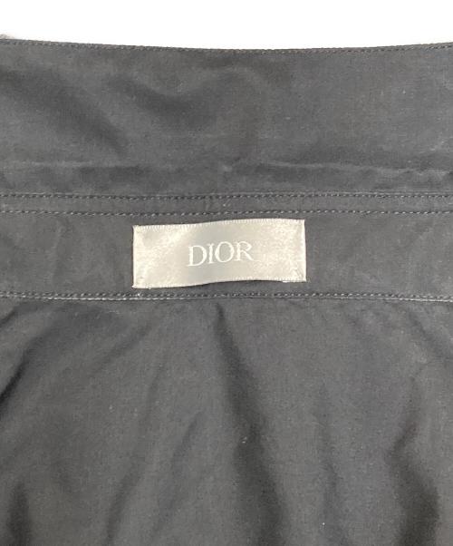 Dior（ディオール）Dior (ディオール) KAWS (カウズ) Bee mbroidered Shirt シャツ DIOR ディオール KAWS ブラック 923C561W6044   ブラック サイズ:40の古着・服飾アイテム