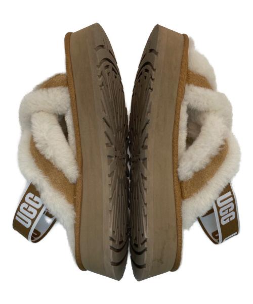 UGG（アグ）UGG (アグ) Disco Cross Slide ベージュ×ホワイト サイズ:US8/UK6/EU39/JP25の古着・服飾アイテム