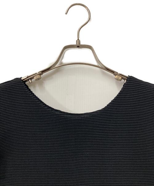 me ISSEY MIYAKE（ミーイッセイ ミヤケ）me ISSEY MIYAKE (ミーイッセイ ミヤケ) プリーツカットソー ブラック サイズ:Freeの古着・服飾アイテム