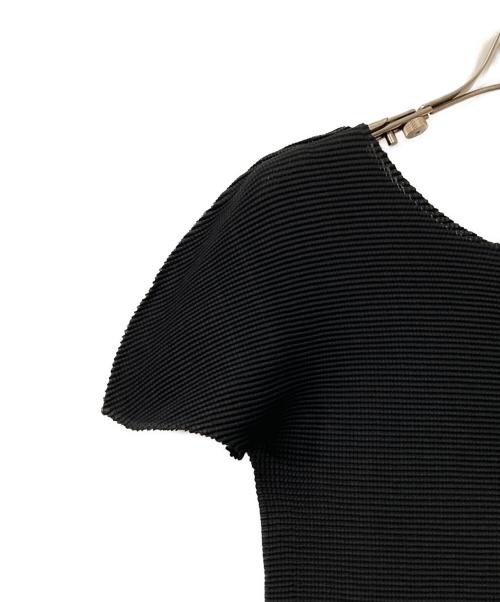 me ISSEY MIYAKE（ミーイッセイ ミヤケ）me ISSEY MIYAKE (ミーイッセイ ミヤケ) プリーツカットソー ブラック サイズ:Freeの古着・服飾アイテム