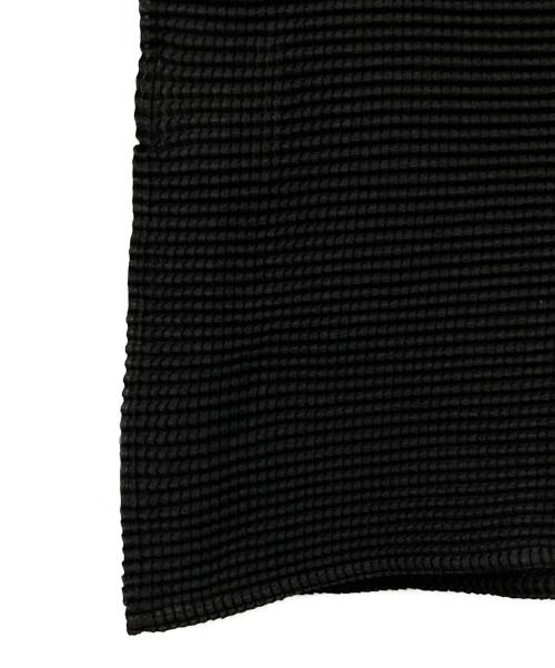 me ISSEY MIYAKE（ミーイッセイ ミヤケ）me ISSEY MIYAKE (ミーイッセイ ミヤケ) プリーツカットソー ブラック サイズ:Freeの古着・服飾アイテム