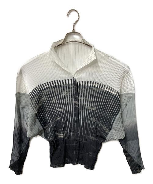 ISSEY MIYAKE（イッセイミヤケ）ISSEY MIYAKE (イッセイミヤケ) バイカラープリーツブラウス ブラック×ホワイト サイズ:3の古着・服飾アイテム