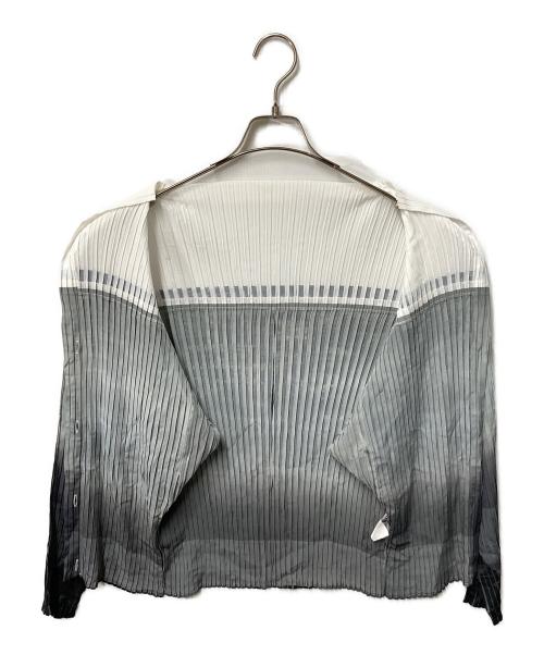 ISSEY MIYAKE（イッセイミヤケ）ISSEY MIYAKE (イッセイミヤケ) バイカラープリーツブラウス ブラック×ホワイト サイズ:3の古着・服飾アイテム
