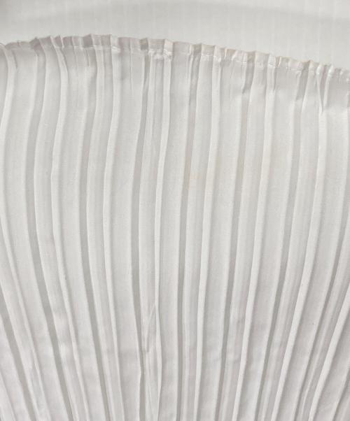 ISSEY MIYAKE（イッセイミヤケ）ISSEY MIYAKE (イッセイミヤケ) バイカラープリーツブラウス ブラック×ホワイト サイズ:3の古着・服飾アイテム