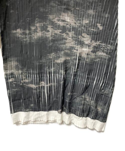 ISSEY MIYAKE（イッセイミヤケ）ISSEY MIYAKE (イッセイミヤケ) バイカラープリーツパンツ ブラック×グレー サイズ:3の古着・服飾アイテム