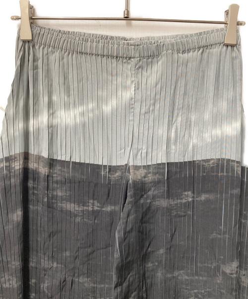 ISSEY MIYAKE（イッセイミヤケ）ISSEY MIYAKE (イッセイミヤケ) バイカラープリーツパンツ ブラック×グレー サイズ:3の古着・服飾アイテム