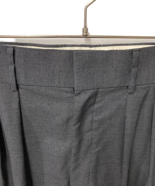 J.PRESS（ジェイプレス）J.PRESS (ジェイプレス) digawel (ディガウェル) CRST 2タックパンツ グレー サイズ:2の古着・服飾アイテム
