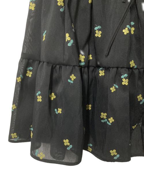 YORI（ヨリ）yori (ヨリ) ラメクローバーティアードジレ ブラック サイズ:Freeの古着・服飾アイテム