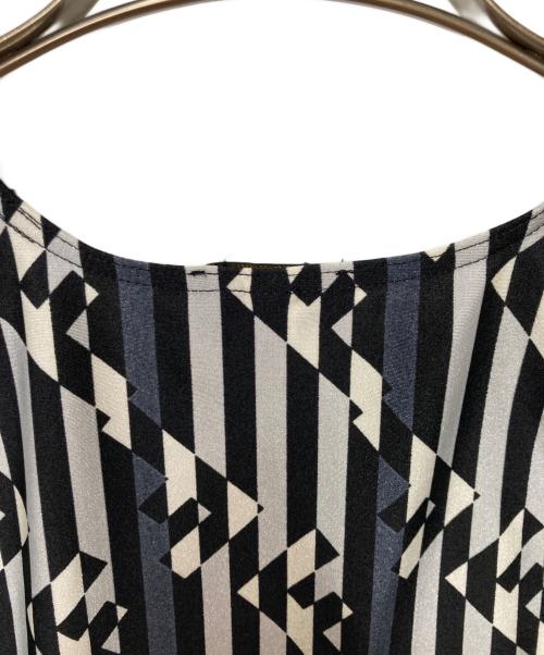 FENDI（フェンディ）FENDI (フェンディ) ズッカ柄ロゴタンクトップ ブラック×ブルー サイズ:42の古着・服飾アイテム