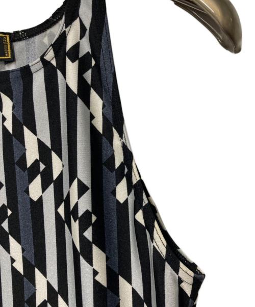FENDI（フェンディ）FENDI (フェンディ) ズッカ柄ロゴタンクトップ ブラック×ブルー サイズ:42の古着・服飾アイテム