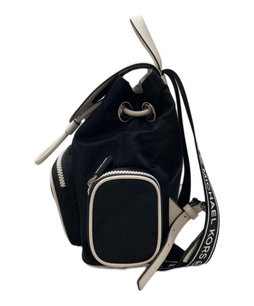 MICHAEL KORS（マイケルコース）MICHAEL KORS (マイケルコース) ABBEY MD CARGO BACKPACK ホワイト×ブラックの古着・服飾アイテム