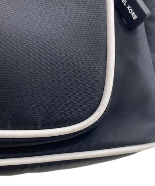 MICHAEL KORS（マイケルコース）MICHAEL KORS (マイケルコース) ABBEY MD CARGO BACKPACK ホワイト×ブラックの古着・服飾アイテム