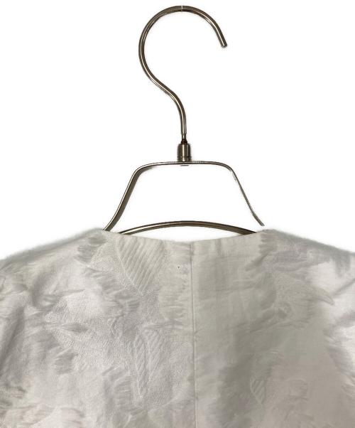 RYU KAGA（リュウ カガ）RYU KAGA (リュウ カガ) Jacquard shirred vest ホワイト サイズ:38の古着・服飾アイテム