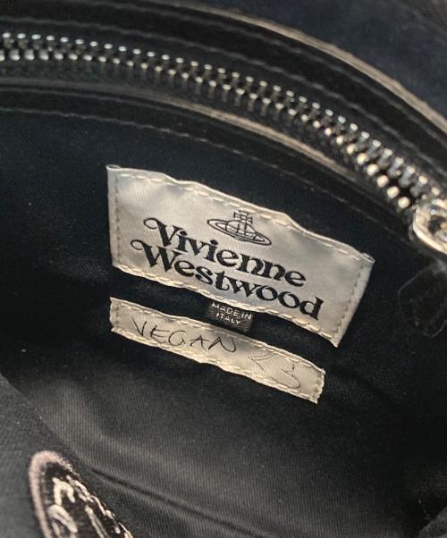 Vivienne Westwood（ヴィヴィアンウエストウッド）Vivienne Westwood (ヴィヴィアンウエストウッド) スクエア・ショルダーバッグ ブラックの古着・服飾アイテム