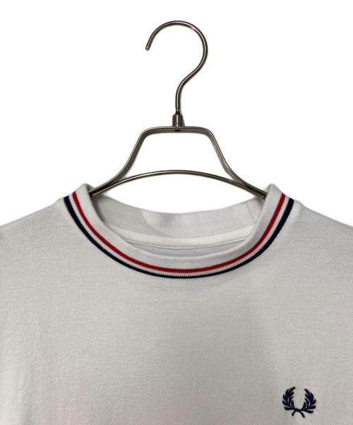 FRED PERRY（フレッドペリー）FRED PERRY (フレッドペリー) ロゴ刺繍鹿の子カットソー ホワイト サイズ:Ｍの古着・服飾アイテム