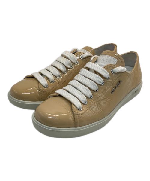 PRADA（プラダ）PRADA (プラダ) エナメルスニーカー ベージュ サイズ:36の古着・服飾アイテム