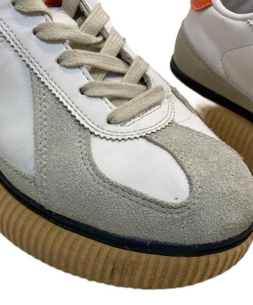 Onitsuka Tiger（オニツカタイガー）Onitsuka Tiger (オニツカタイガー) DELECITY ホワイト サイズ:CM25/EUR39.5/US6 1/2/UK51/2 /BR37/CN250の古着・服飾アイテム