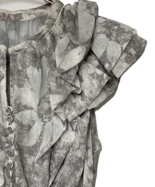 COCODEAL（ココディール）COCODEAL (ココディール) 線画フラワーフリルプリーツワンピース グレー サイズ:2の古着・服飾アイテム