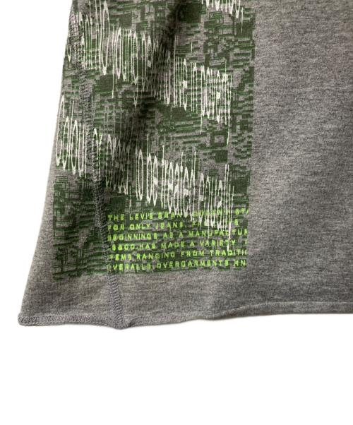 LEVI'S ENGINEERED（リーバイスエンジニアード）LEVI'S ENGINEERED (リーバイスエンジニアード) プリントTシャツ グレー サイズ:Ｍの古着・服飾アイテム