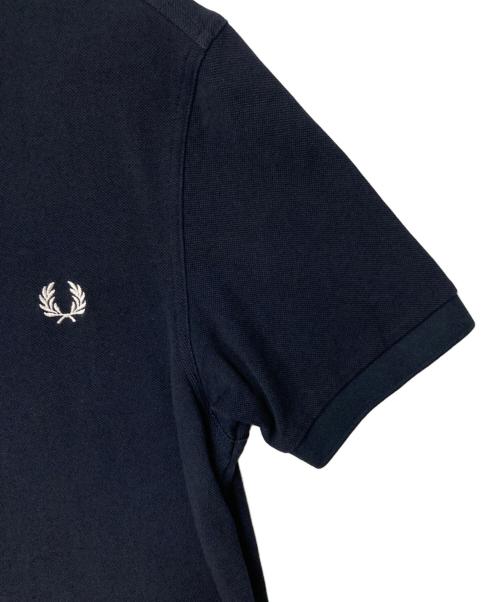 FRED PERRY（フレッドペリー）FRED PERRY (フレッドペリー) ロゴ刺繍ポロシャツ ネイビー サイズ:Ｌの古着・服飾アイテム