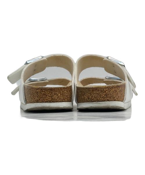 BIRKENSTOCK（ビルケンシュトック）BIRKENSTOCK (ビルケンシュトック) アリゾナサンダル ホワイト サイズ:24cmの古着・服飾アイテム
