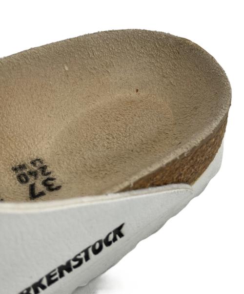 BIRKENSTOCK（ビルケンシュトック）BIRKENSTOCK (ビルケンシュトック) アリゾナサンダル ホワイト サイズ:24cmの古着・服飾アイテム