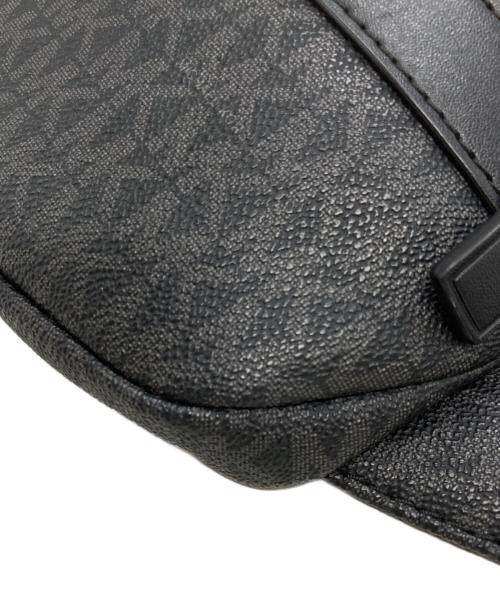 MICHAEL KORS（マイケルコース）MICHAEL KORS (マイケルコース) ボディーバッグ ブラックの古着・服飾アイテム