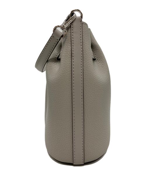 MICHAEL KORS（マイケルコース）MICHAEL KORS (マイケルコース) バケットクロスボディースモール グレーの古着・服飾アイテム