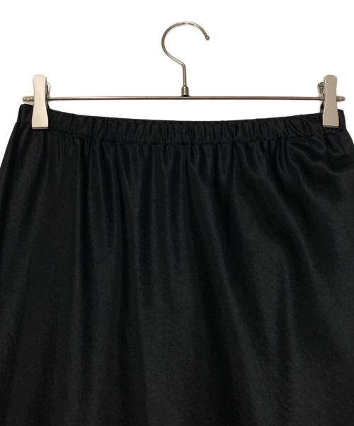 EVERYDAY I LIKE.（エヴリデイ アイ ライク）EVERYDAY I LIKE. (エヴリデイ アイ ライク) Minimal Satin スカート ブラック サイズ:Freeの古着・服飾アイテム