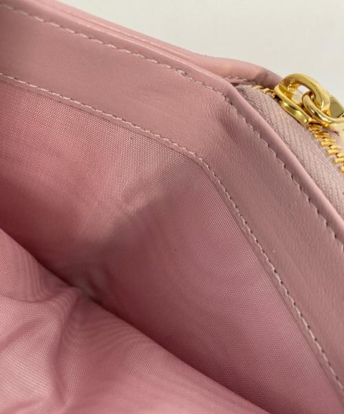 MIU MIU（ミュウミュウ）MIU MIU (ミュウミュウ) マテラッセ 2つ折り財布 ピンクの古着・服飾アイテム