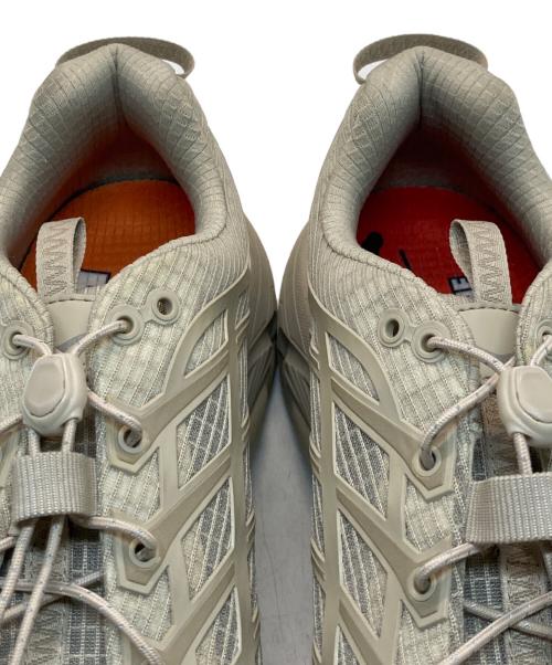 HOKA（ホカ）HOKA (ホカ) MAFATE THREE2 GRID JP ベージュ サイズ:USW11/USM10/UK9.5/EU44/JPN28の古着・服飾アイテム