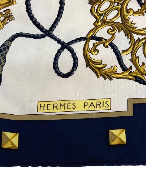 HERMES（エルメス）HERMES (エルメス) カレ90 シルクスカーフ ベージュ×ブラックの古着・服飾アイテム