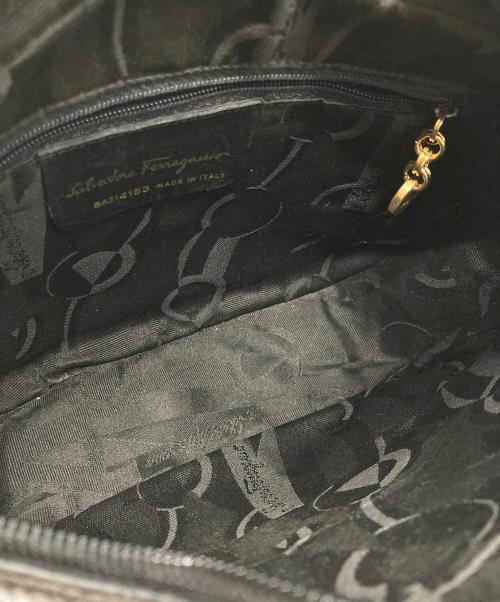 Salvatore Ferragamo（サルヴァトーレ フェラガモ）Salvatore Ferragamo (サルヴァトーレ フェラガモ) ヴァラリボンショルダーバッグ ブラックの古着・服飾アイテム