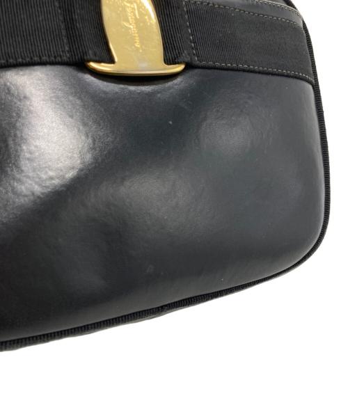 Salvatore Ferragamo（サルヴァトーレ フェラガモ）Salvatore Ferragamo (サルヴァトーレ フェラガモ) ヴァラリボンショルダーバッグ ブラックの古着・服飾アイテム