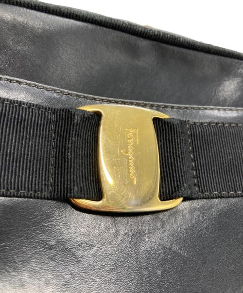 Salvatore Ferragamo（サルヴァトーレ フェラガモ）Salvatore Ferragamo (サルヴァトーレ フェラガモ) ヴァラリボンショルダーバッグ ブラックの古着・服飾アイテム