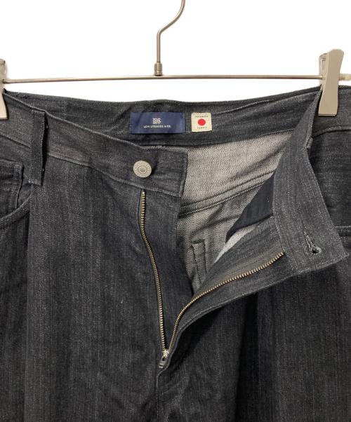 LEVI'S（リーバイス）LEVI'S (リーバイス) ワイドプリーツ CROP ジーンズ ブラック サイズ:34/28の古着・服飾アイテム