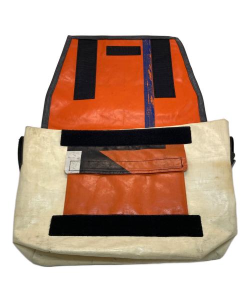 FREITAG（フライターグ）FREITAG (フライターグ) メッセンジャーバッグ ホワイト×オレンジの古着・服飾アイテム