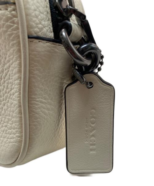 COACH（コーチ）COACH (コーチ) ショルダーバッグ ホワイトの古着・服飾アイテム